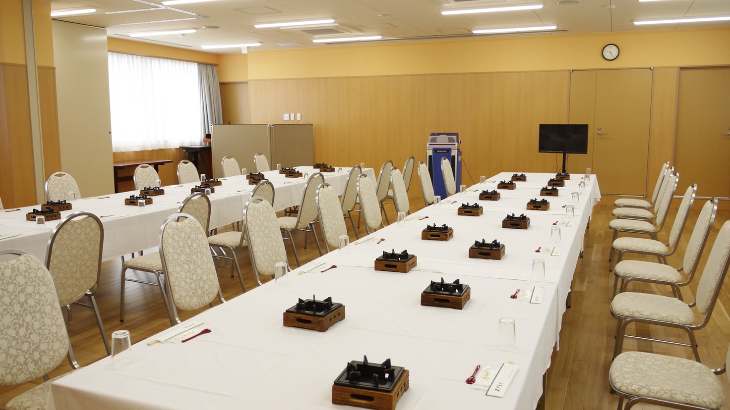 *小ホール（グループ様や宴会などにもお使いいただけます。）