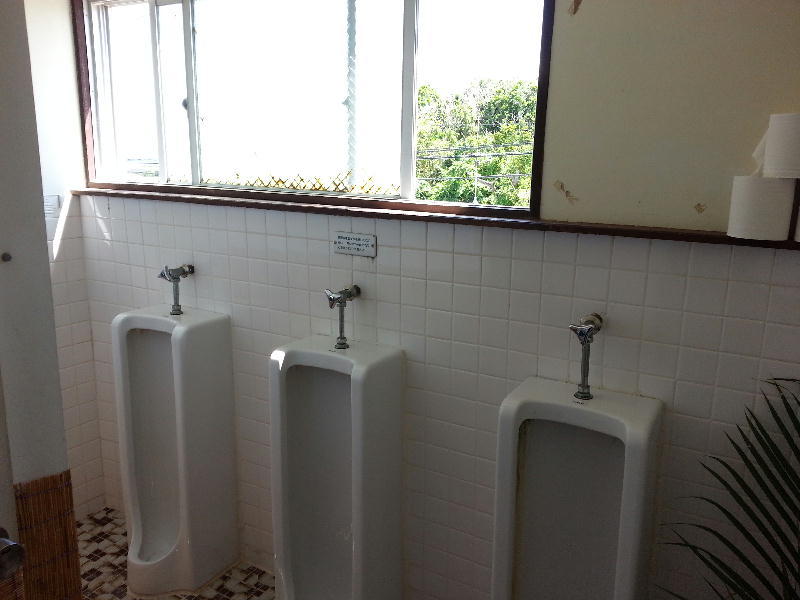 男性用お手洗い窓側