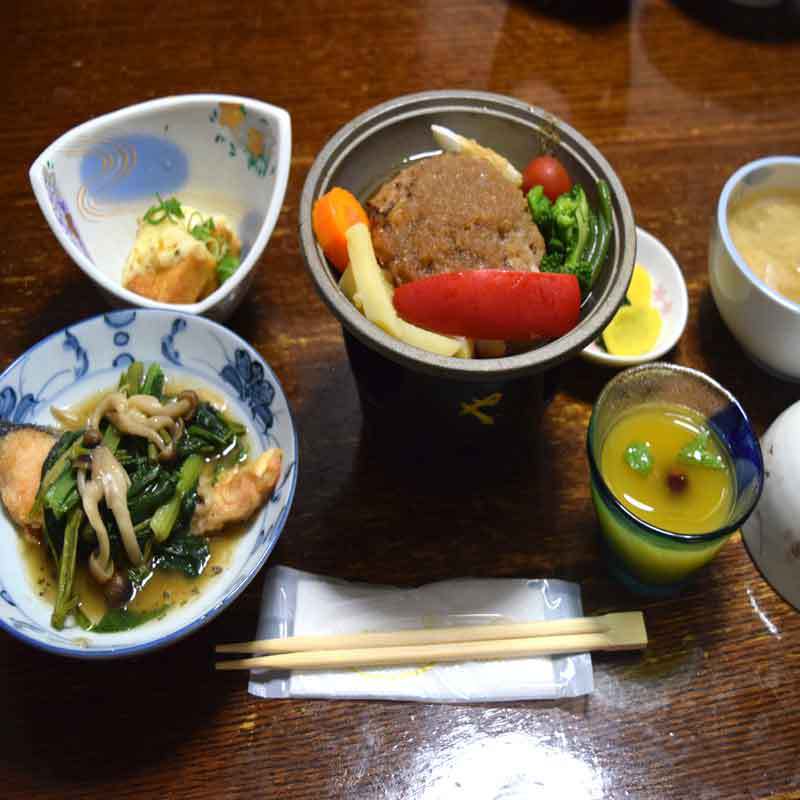 【夕食】日替わり定食ハンバーグ鮭ムニエル