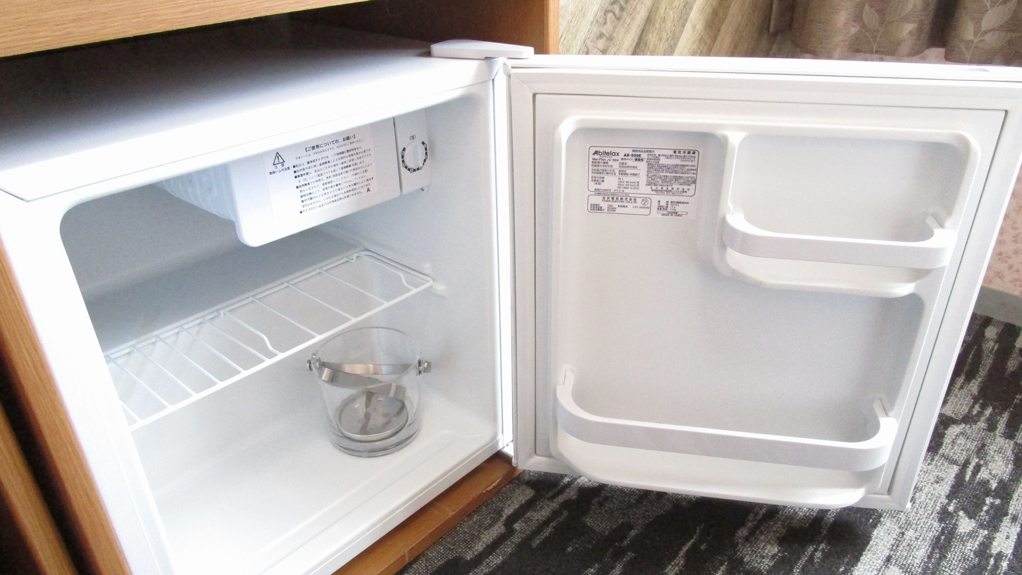 冷蔵庫（製氷機をご利用の方は冷蔵庫内アイスペールをご利用ください）
