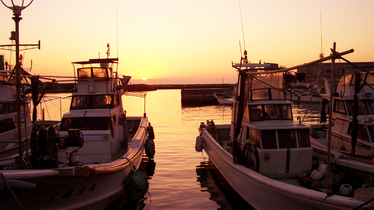 *＜旧西之表港＞東シナ海に沈む夕日の絶景をご覧いただけます。