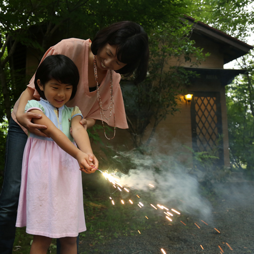 夏のお楽しみ花火親子で