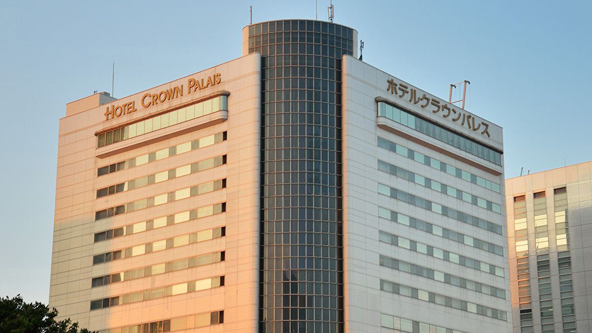 外観夕方
