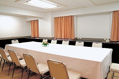 【小中会議室】10〜60名様までご利用可能な会議室が館内に9ヶ所ございます