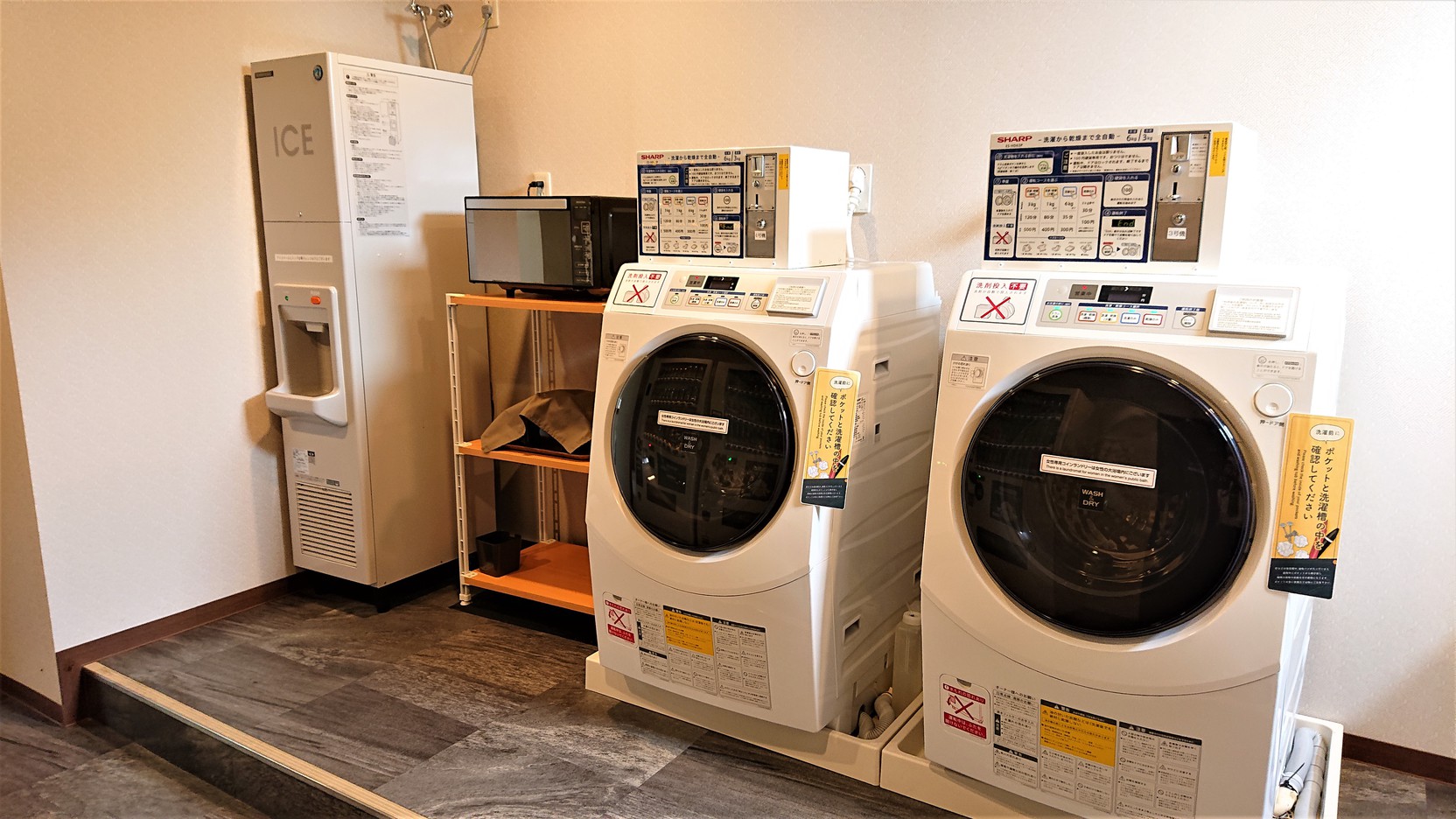 1階洗濯乾燥機、電子レンジ、製氷機