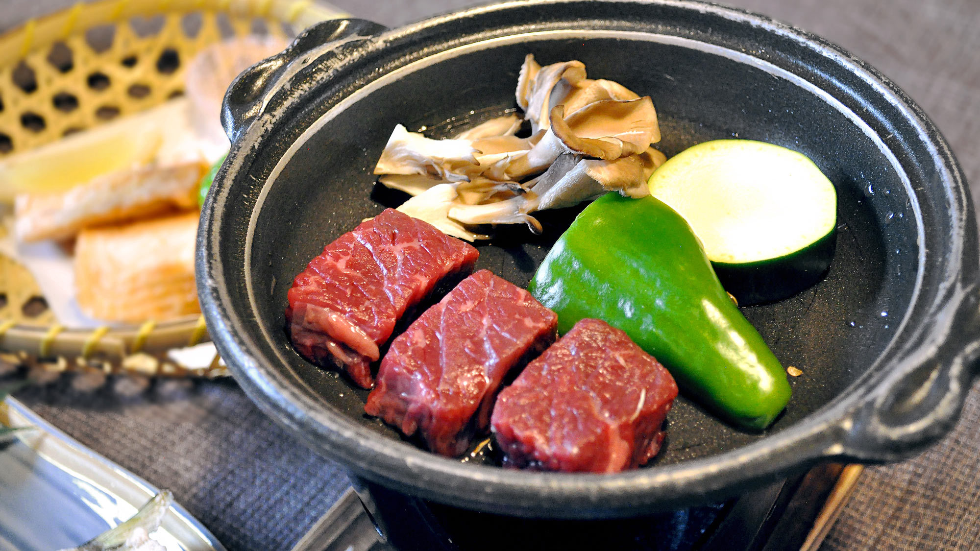 【夕食】国産和牛の陶板焼き