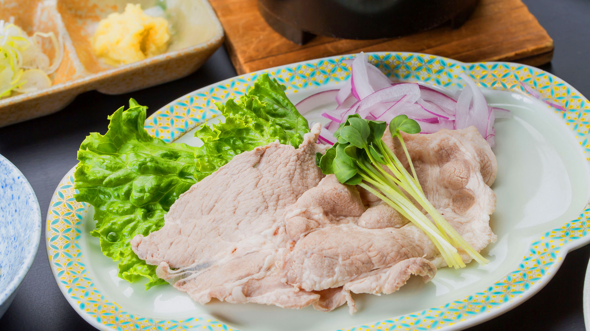 【朝食】地元で育った豚の冷しゃぶ