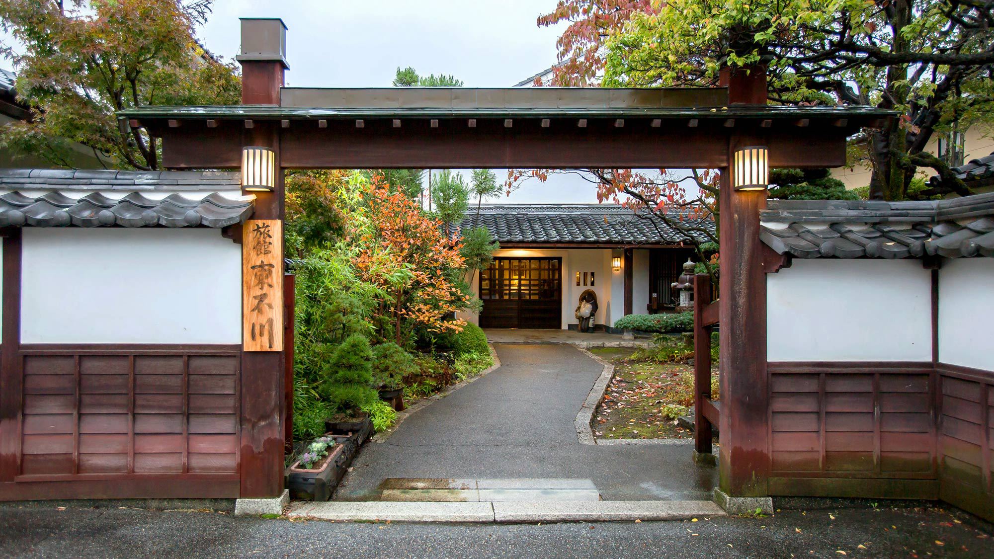 【外観】東石川旅館で心やすらぐひとときを。