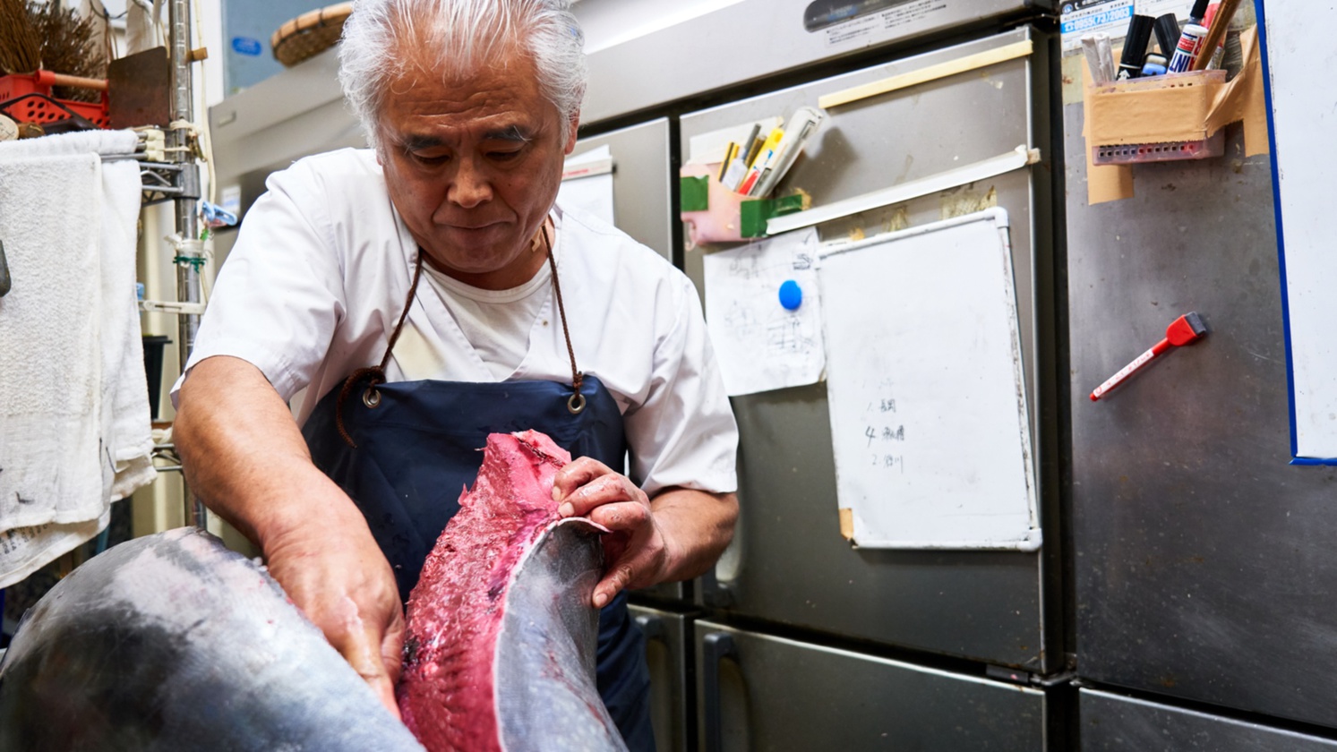 マグロ解体風景