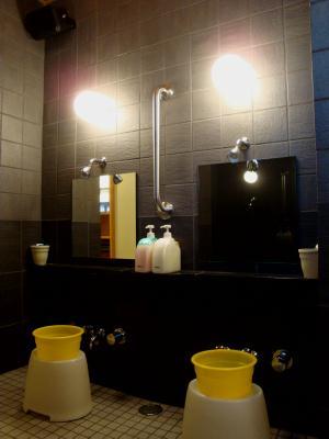 本館『ほていや』の浴室（洗い場）