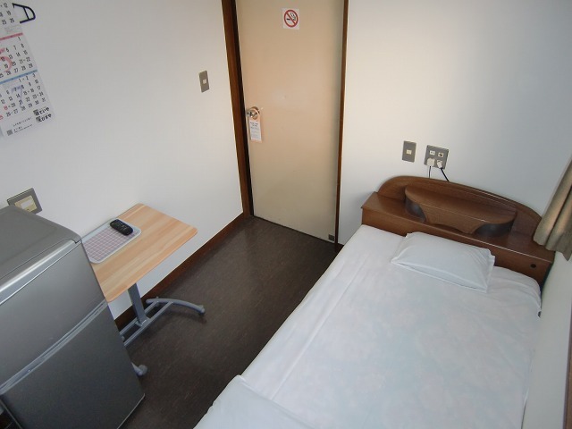 本館の「中洋室」 大型冷蔵庫付き（男性向き）④