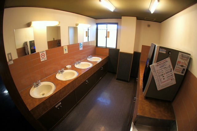 本館『ほていや』の洗面所（禁煙フロアー）