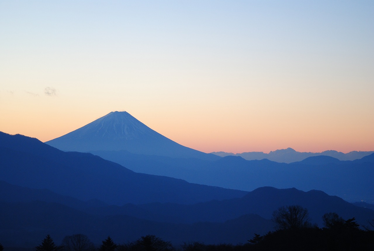 赤く染まる富士山は一瞬の景色