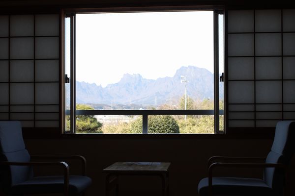 「鐘の音」の部屋から見る妙義山