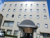 ホテル泉屋外観アップ