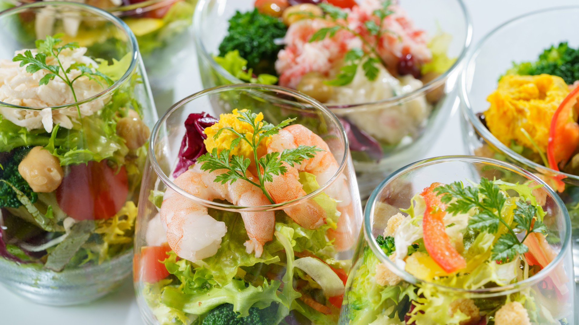 【サラダビュッフェ】彩り鮮やかなお好みで選ぶサラダ。