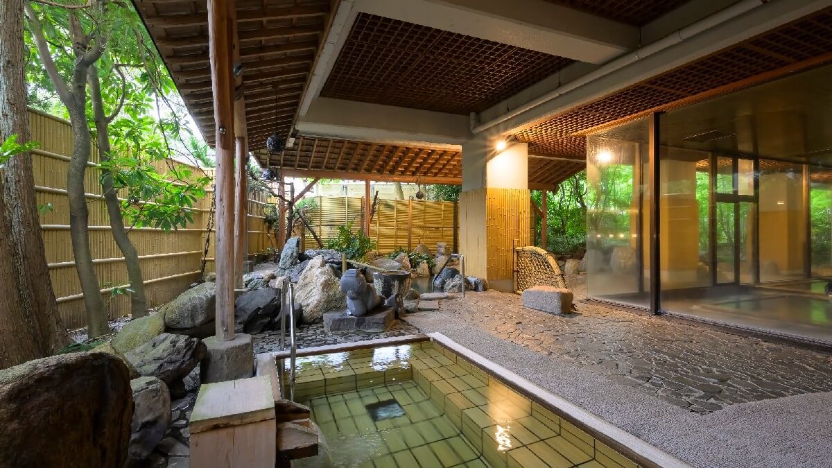 【庭園大浴場】ひのき露天風呂