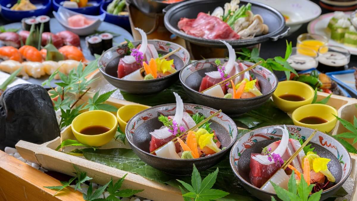 【夕食ビュッフェ】日本海の新鮮なお造りや、板前が握るお寿司をお楽しみください。