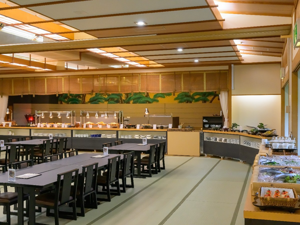 夕食会場：お座敷ダイニング「おけさ御殿」快適で幸福なお時間と場所をご提供いたします