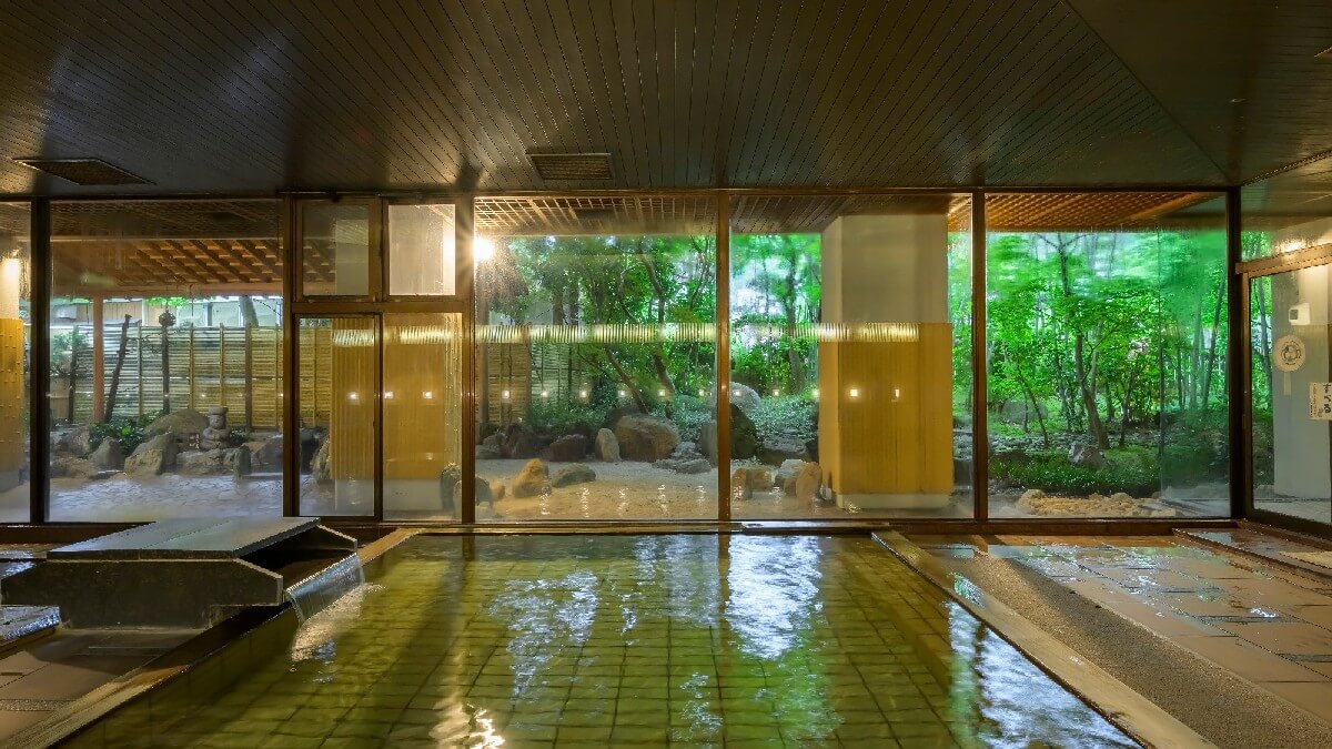 【庭園大浴場】開放感溢れる大浴場とサウナ室も完備