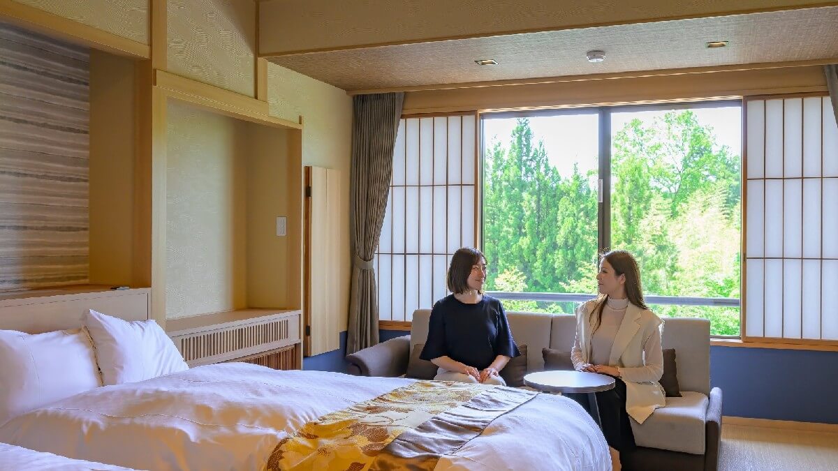 【平安亭デラックス和モダン】足を伸ばしてくつろぐことができる和室と、2つのツインルームを完備。