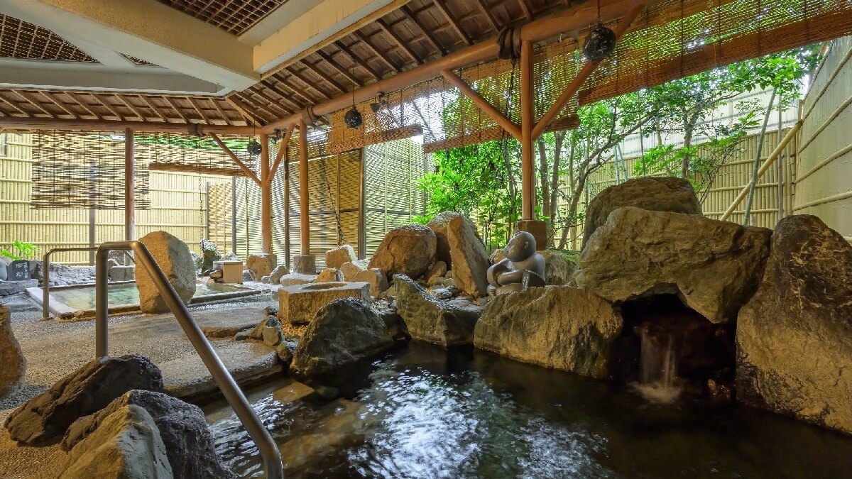 【庭園大浴場】大岩露天風呂