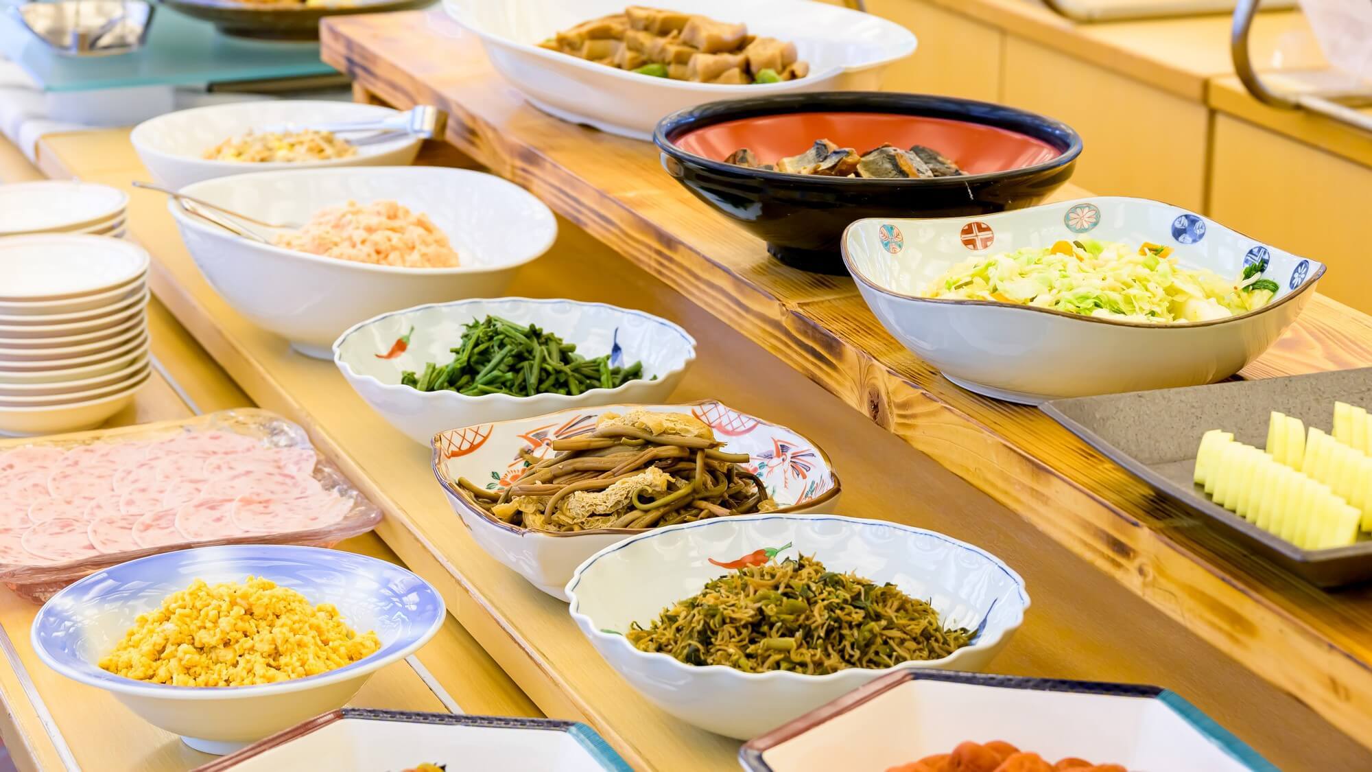 【朝食ビュッフェ】山々の眺望と田園の四季を楽しむ展望レストランで、笑顔溢れるご朝食を。