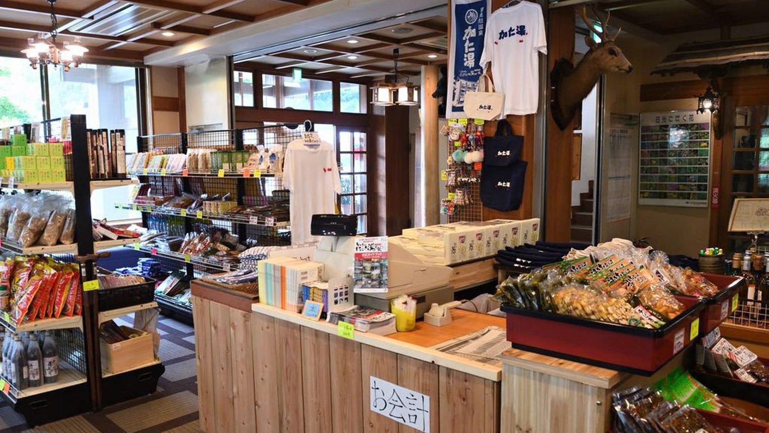 【売店】旅の思い出やご友人へのお土産選びに…;