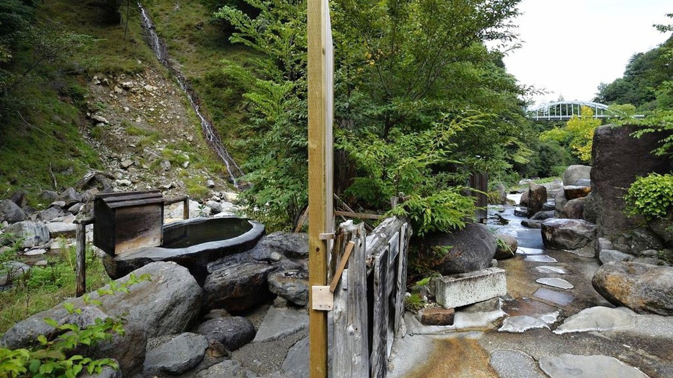 【露天風呂】カモシカの湯／自然をより身近にお楽しみいただけます