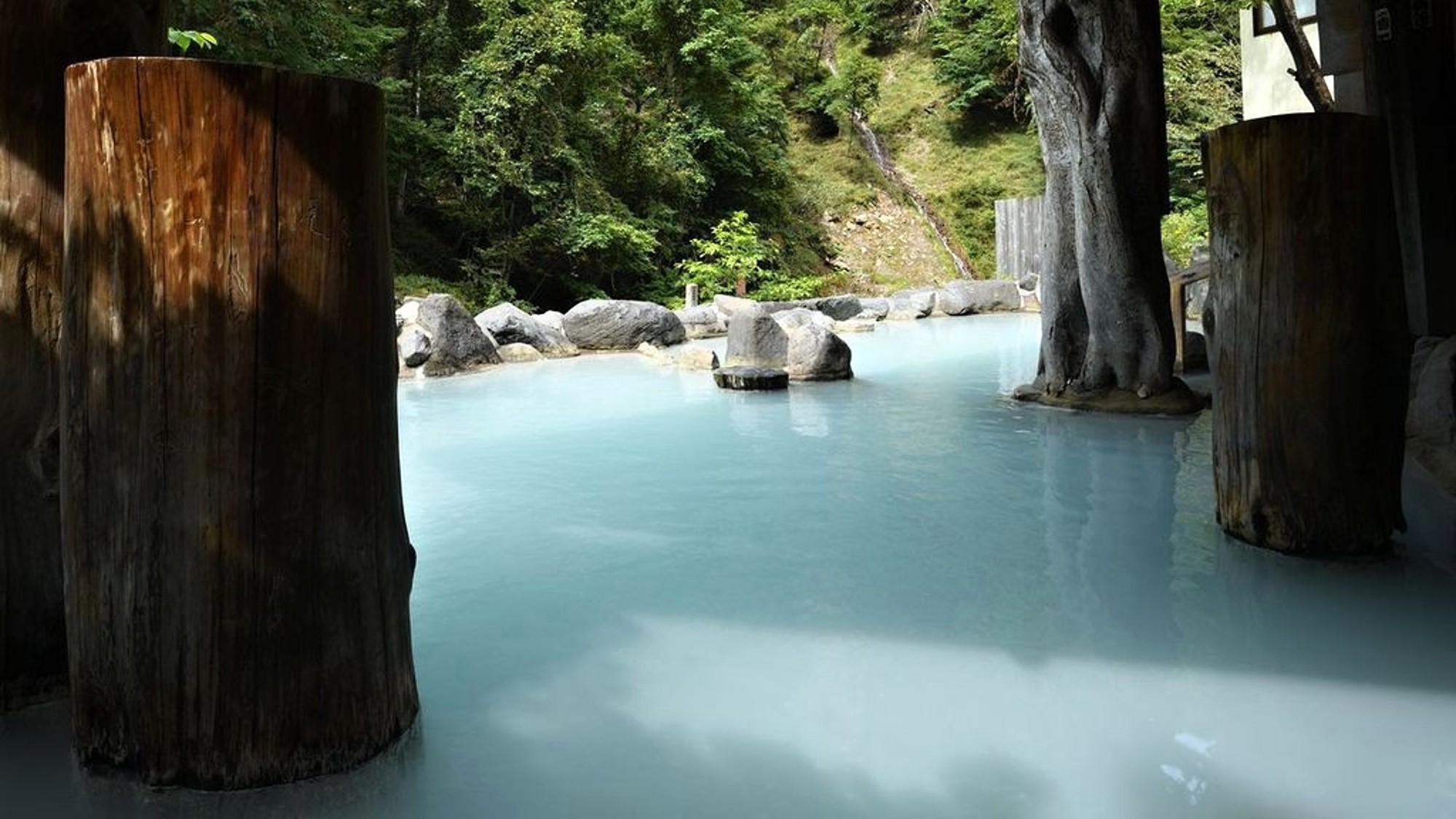 【露天風呂】第三露天風呂／「混浴」の露天風呂です※単色バスタオル着用での入浴可能