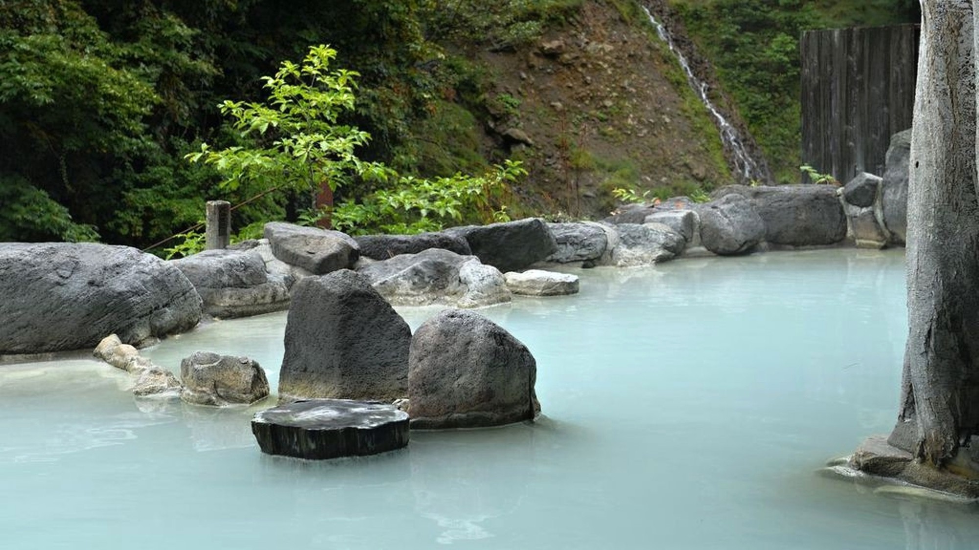 【露天風呂】第三露天風呂／「混浴」の露天風呂です※単色バスタオル着用での入浴可能