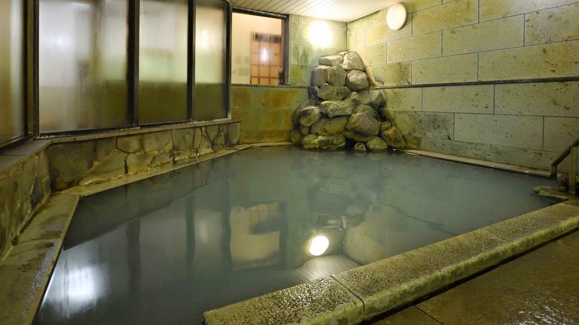 【内湯・女湯】内湯も源泉掛け流し温泉です