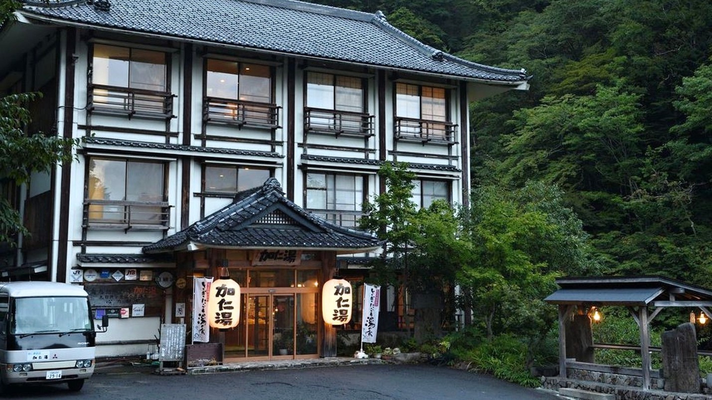 【外観】加仁湯のルーツは山小屋です