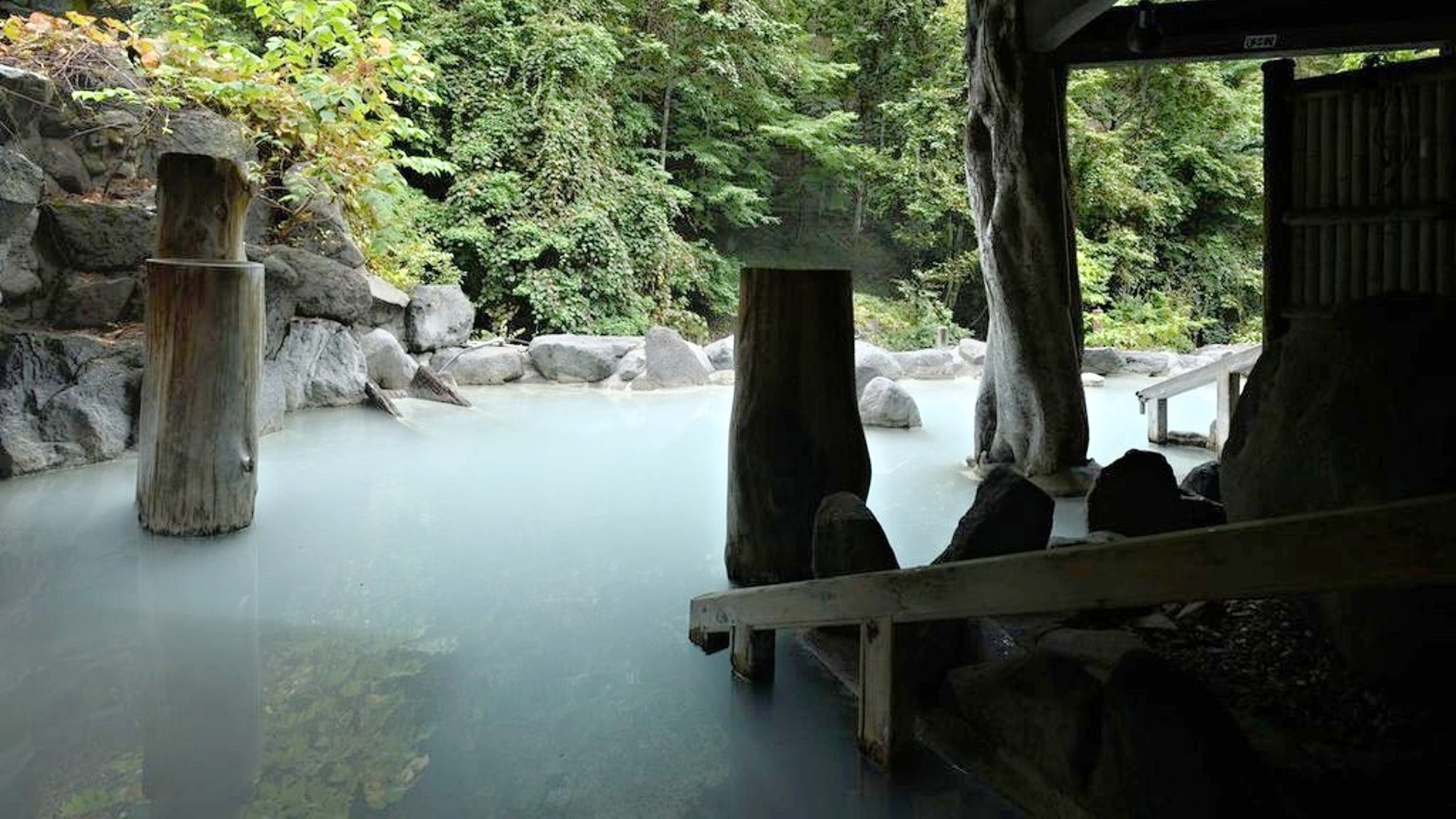 【露天風呂】第三露天風呂／「混浴」の露天風呂です※単色バスタオル着用での入浴可能