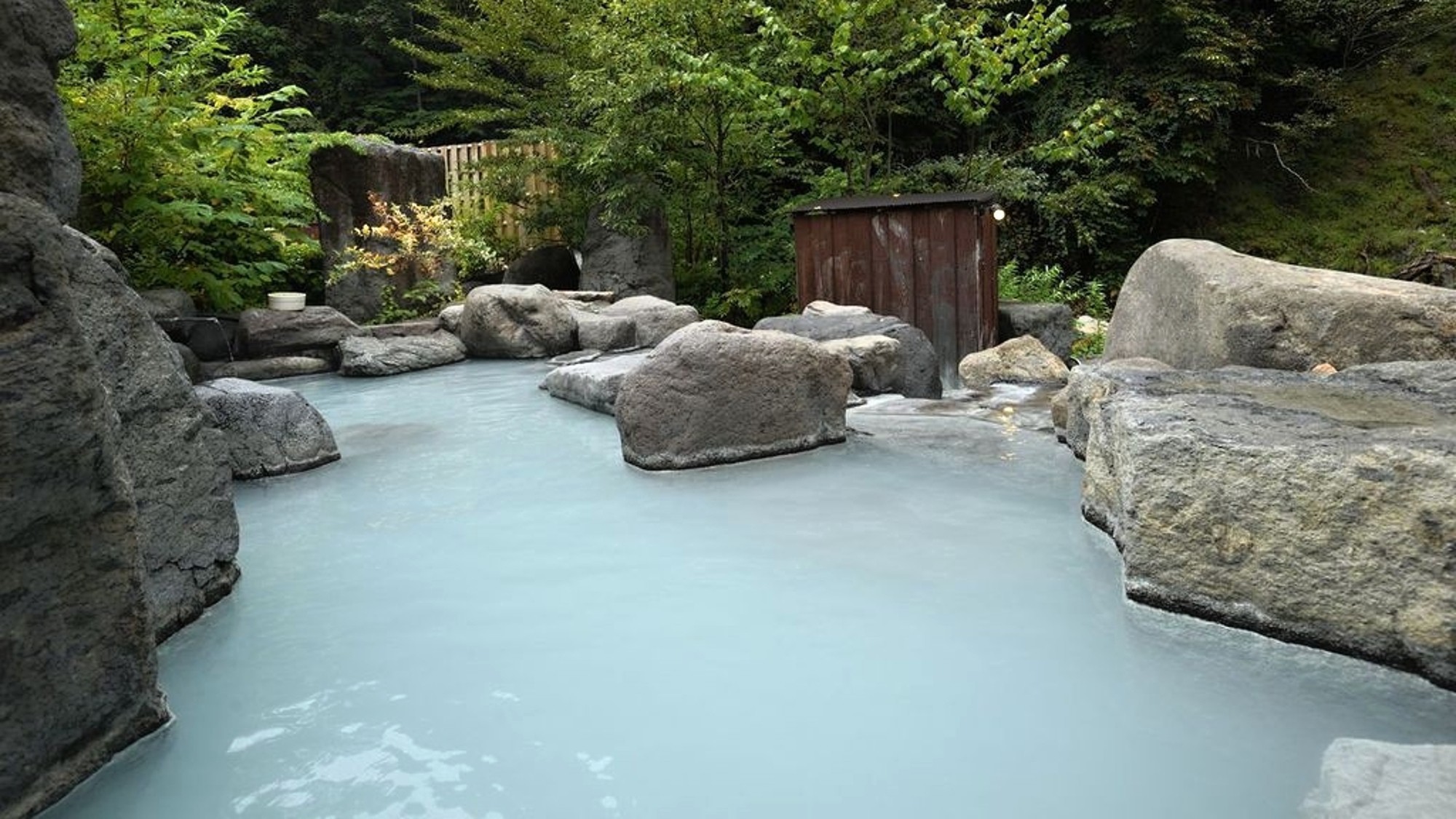 【露天風呂】第二露天風呂／「混浴」の露天風呂です※単色バスタオル着用での入浴可能