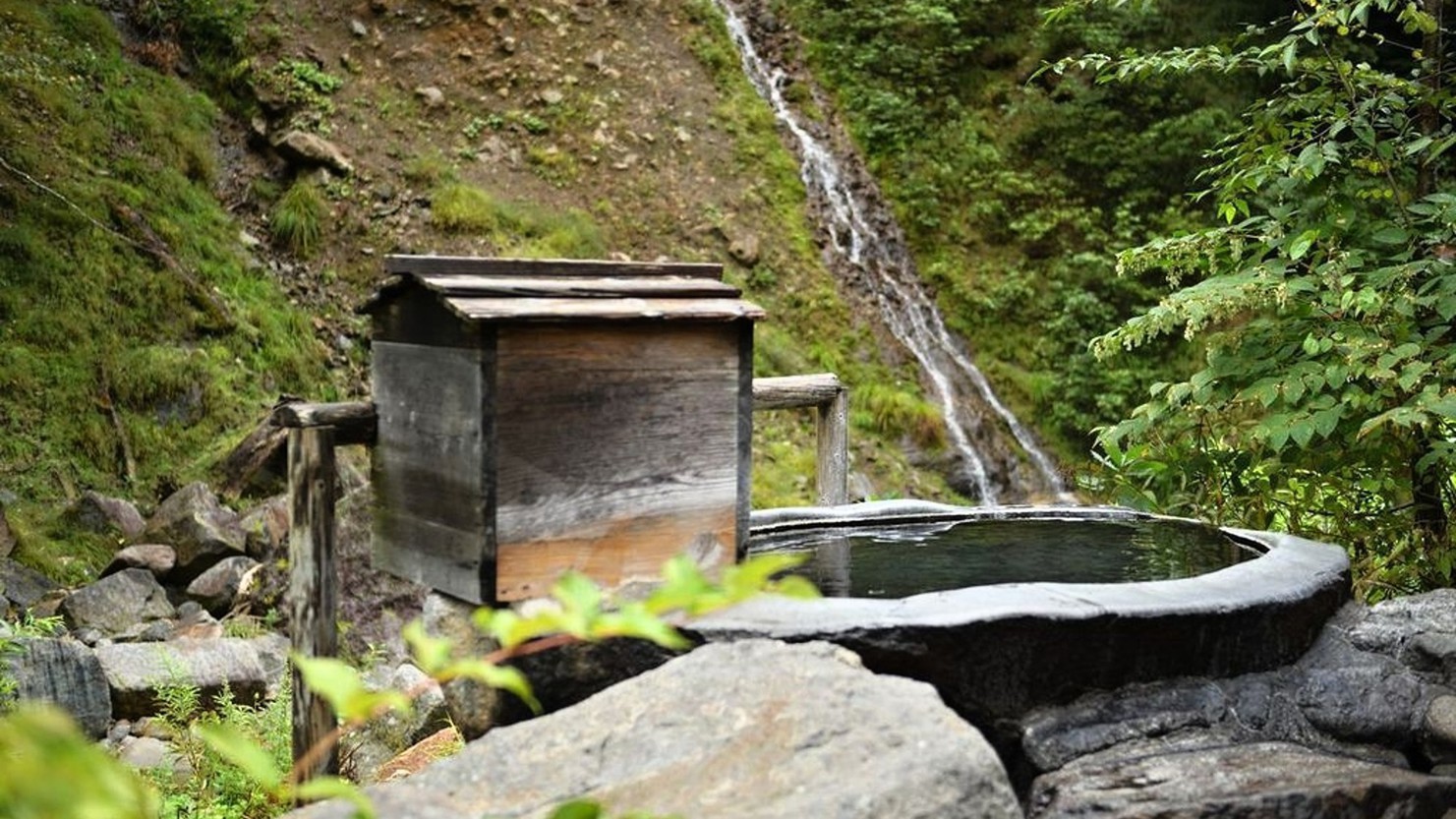 【露天風呂】カモシカの湯／自然をより身近にお楽しみいただけます
