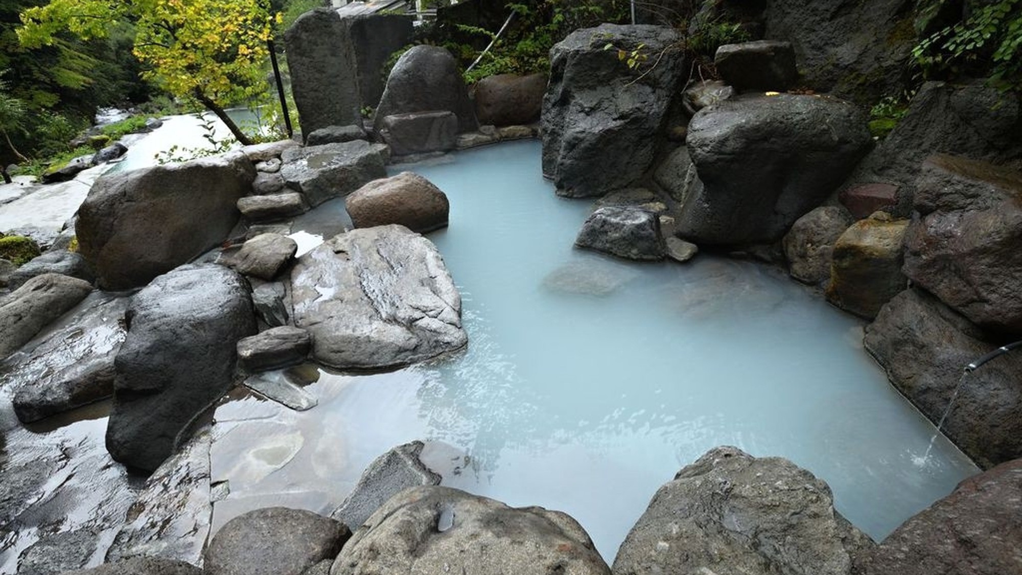 【露天風呂】第二露天風呂／「混浴」の露天風呂です※単色バスタオル着用での入浴可能