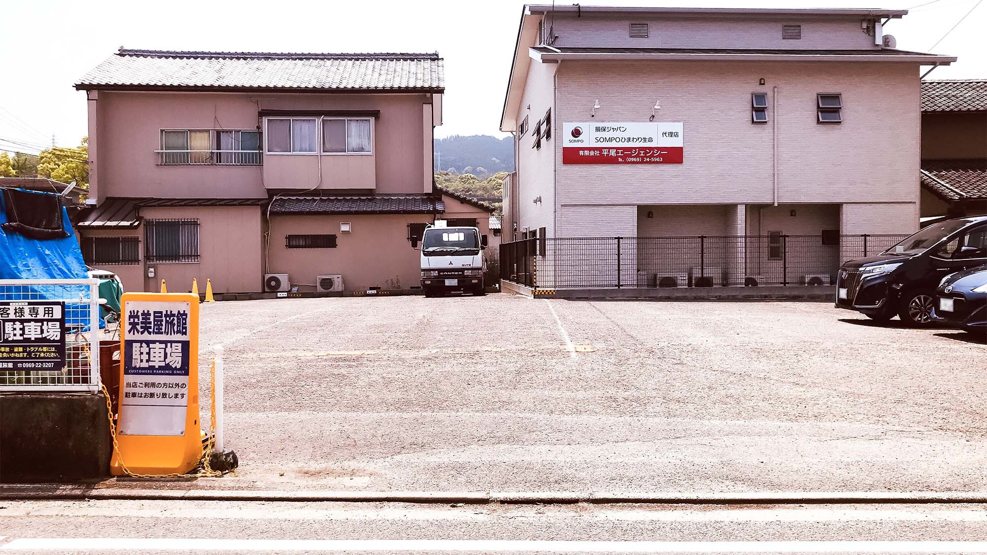 ・駐車場は無料で先着順となります。満車の場合は近隣の有料駐車場を紹介致します