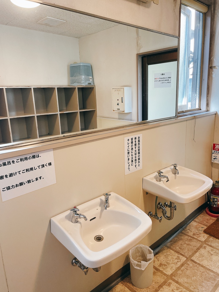 男性浴室・更衣室洗面所
