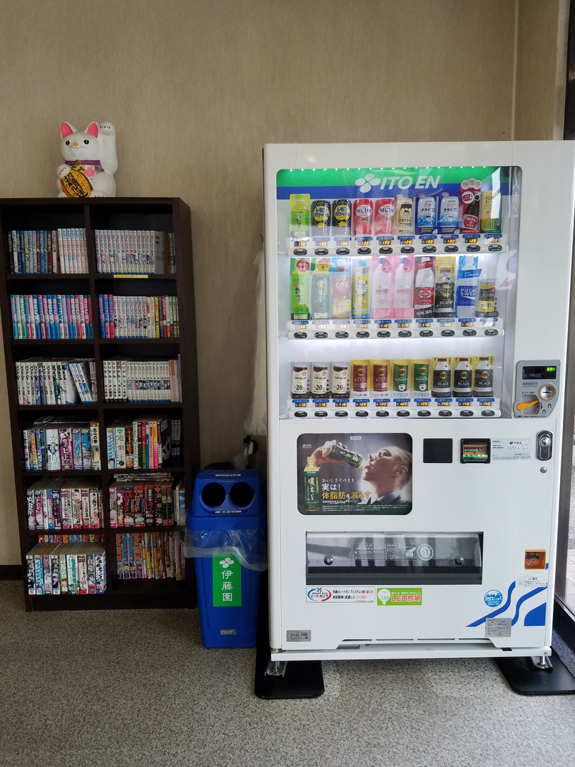 本棚・自動販売機
