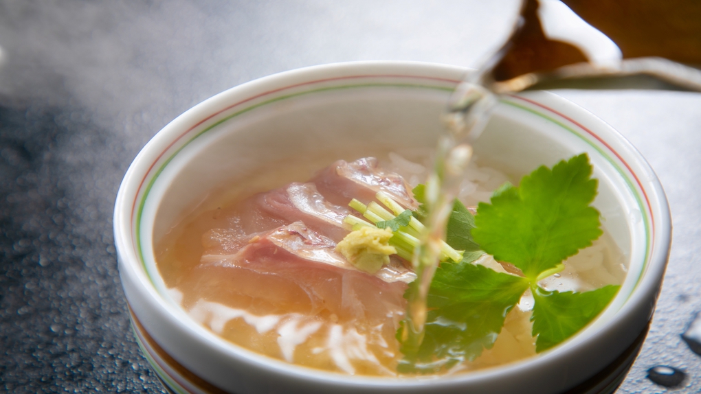 【朝食】名物一番出汁のみでおつくりする鯛茶漬け