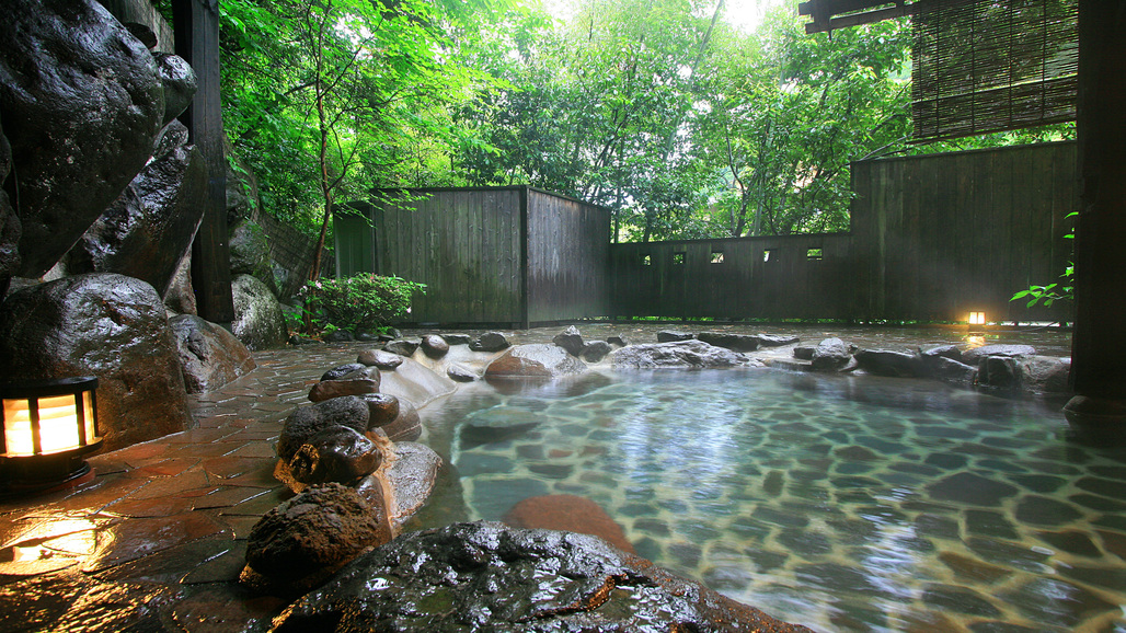 【新緑の頃】貸切露天風呂観山の湯