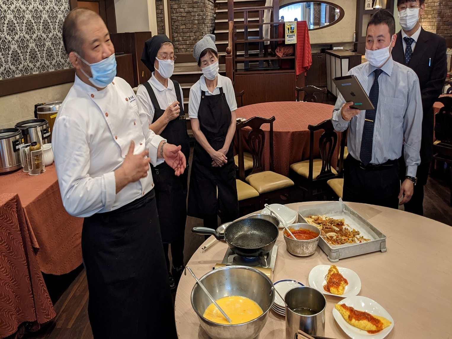 呉竹荘グループでは毎月1回シティホテルで朝食講習会を実施！料理長お薦めレシピを勉強してます！