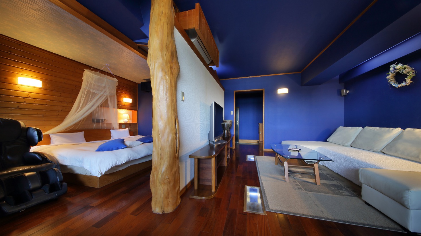 新渚感プレミアムスイート「海sea」海をテーマにした、超大型ベッドがあるスイートルームです