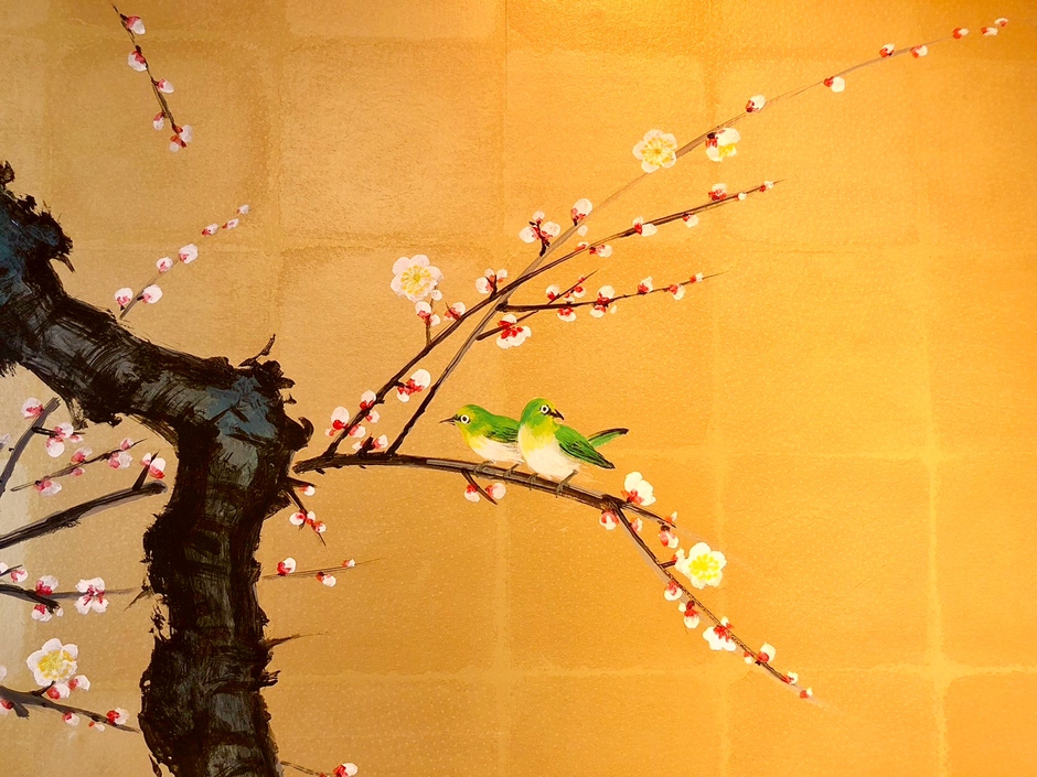 絵画特別ルーム（一例）「梅花饗宴」の間（白梅と春を謳うメジロ）