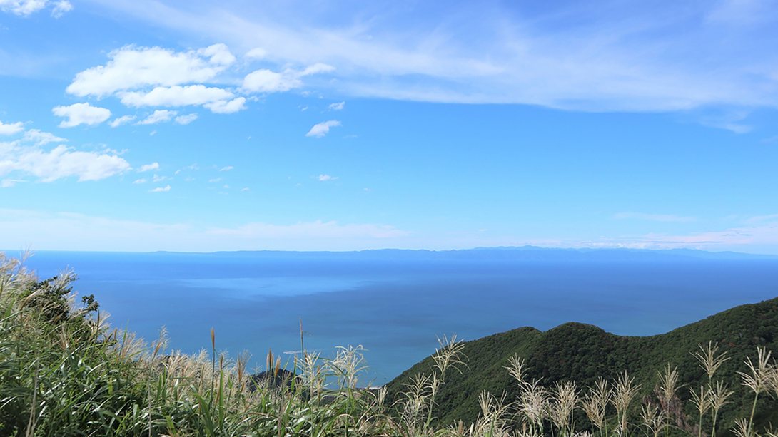 弥彦山から見た絶景の日本海