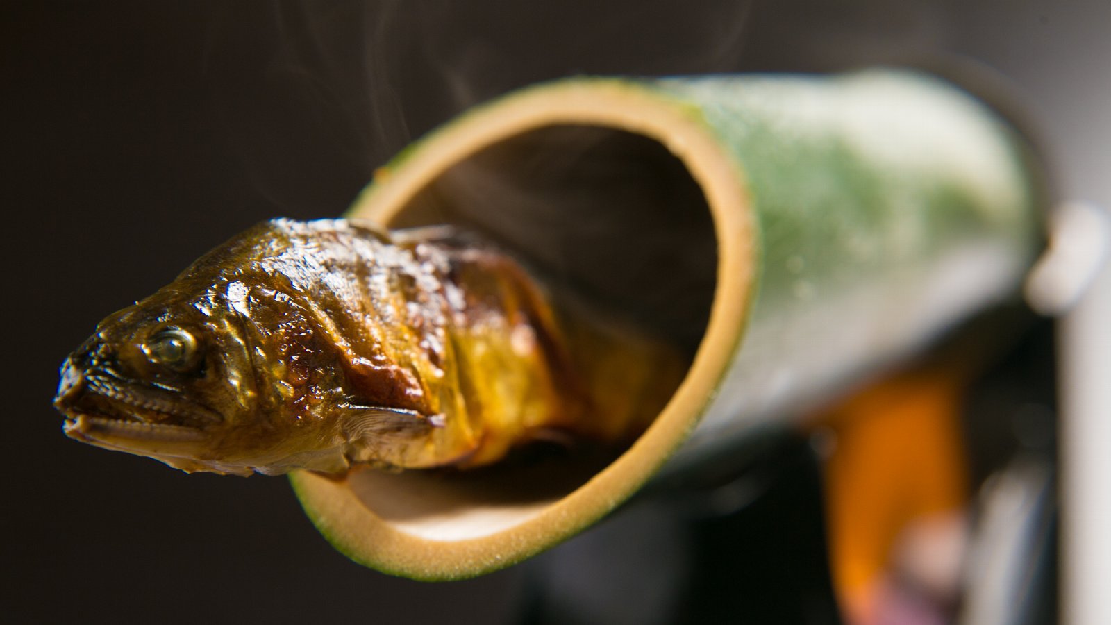 【鮎の骨酒】鮎の風味と香ばしさがお酒をさらに美味しくさせます。厚木ならではの季節の味です