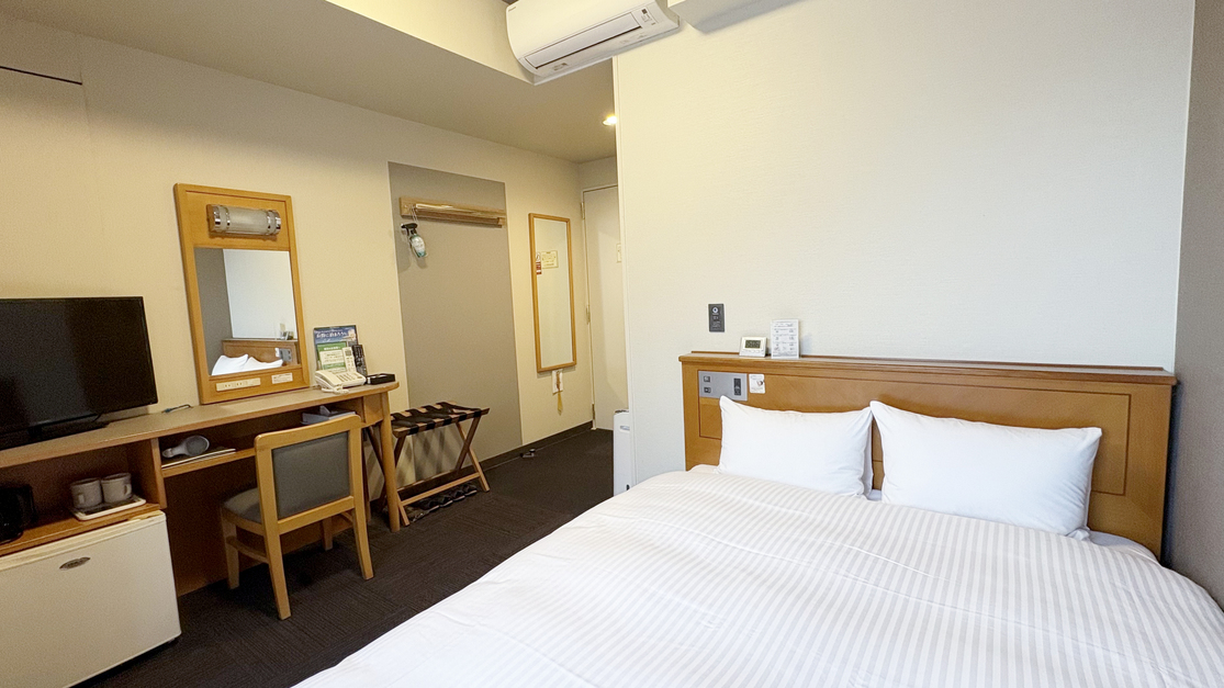 ダブルルーム（ベット幅140×;195）広々とした客室、荷物が多くても大丈夫！