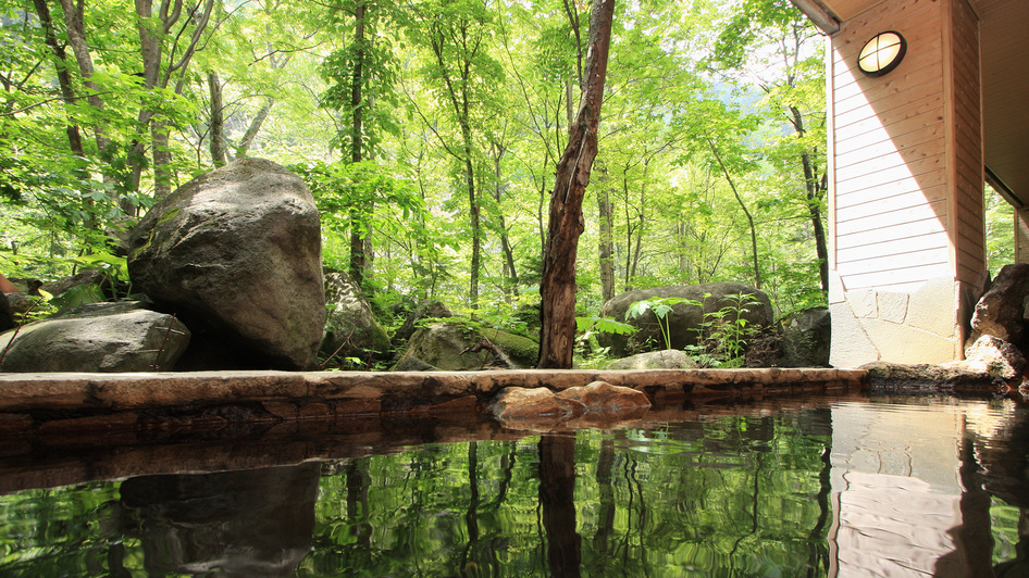 【大自然の湯「川の囁き」】露天風呂からは、層雲峡の春夏秋冬を眺める事ができます