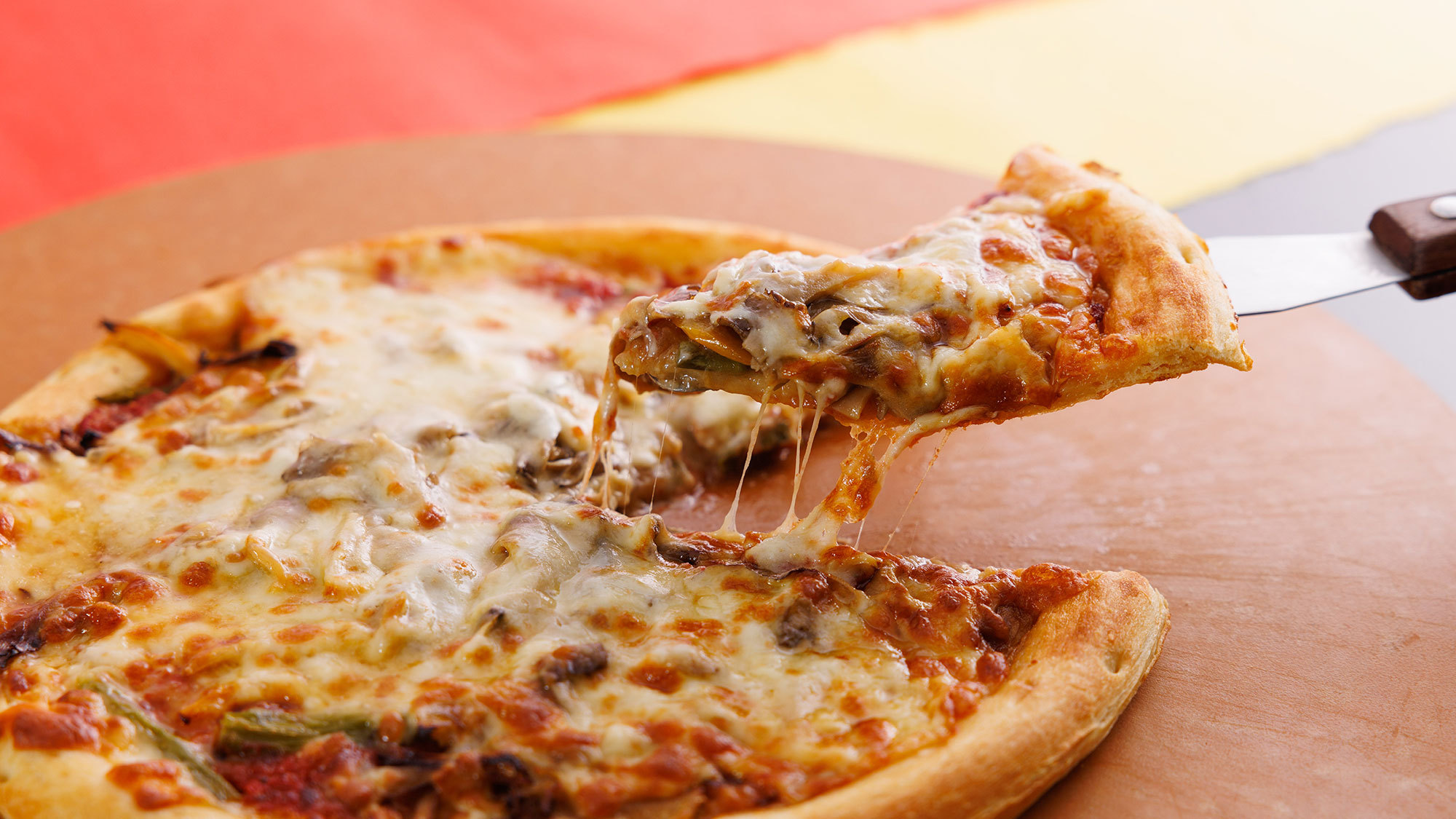 【夕食／秋の一例】クアトロフォルマッジ（4種のチーズ）ピザ